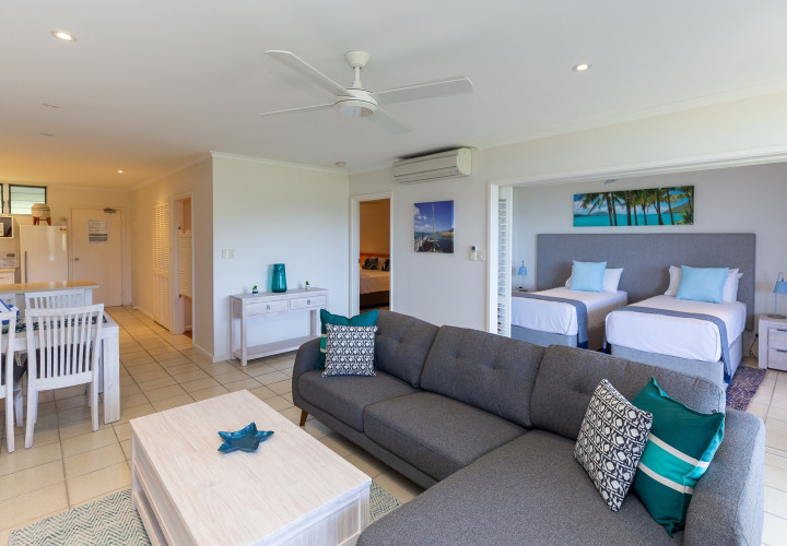 Poinciana 205 HR 0020