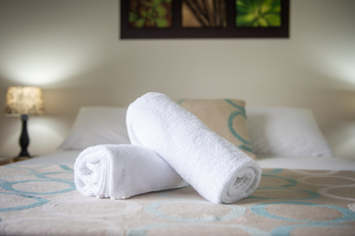 bed woth towels